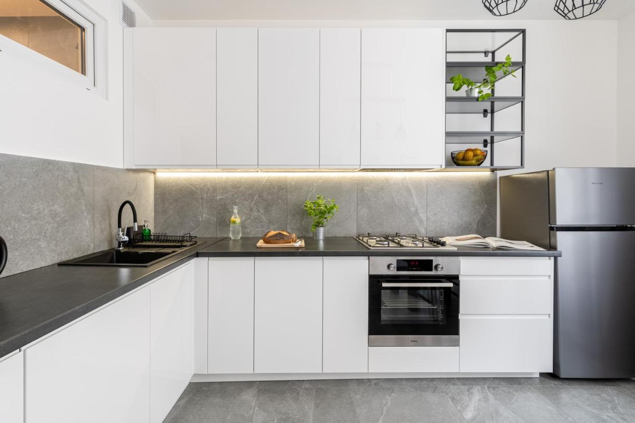 Corner Apartments Near Vistula River Красков Екстериор снимка