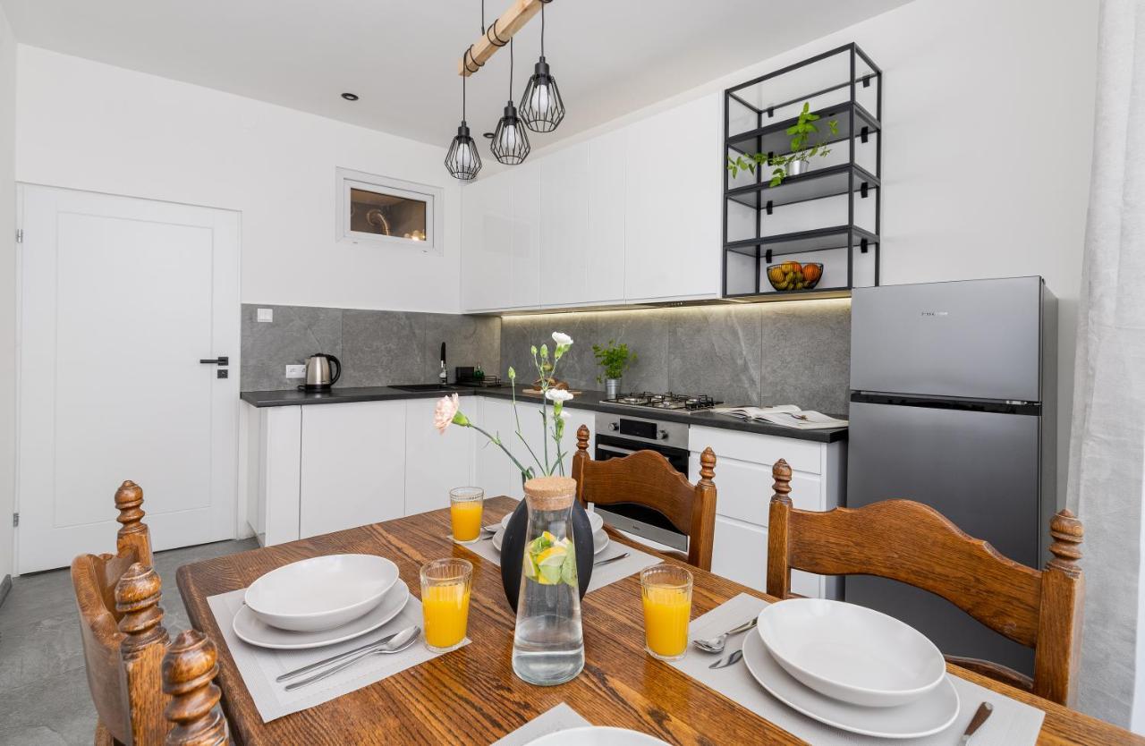 Corner Apartments Near Vistula River Красков Екстериор снимка